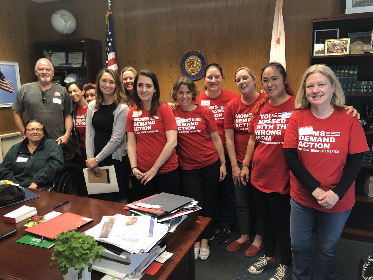 Advocacy Day 2019, the last year .⁦@MomsDemand⁩ & ⁦.@StudentsDemand⁩ met in person to ask our legislators to fund #CALeg gun violence prevention efforts. 
Tomorrow, we’ll meet virtually to ask our legislators to pass #AB1594 #AB1621 #SB1327 #SB299 #AB452 #AB988 #AD22