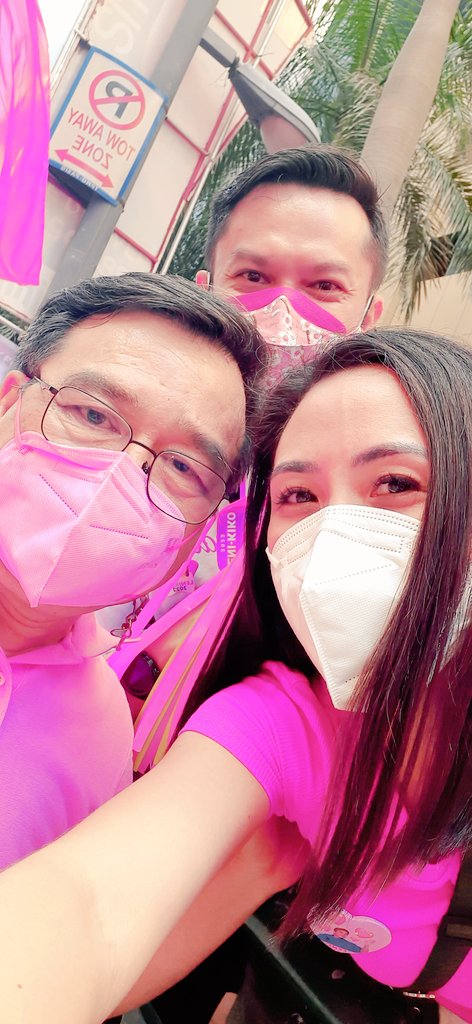 IdaAlido's tweet photo. Thank you Senator to be, @ColmenaresPH for your patience! My gosh hindi ko pala natanggal yung timer ng camera..halos mamatay na ako sa hiya for 5 seconds..🤣
#CallMeNeri
#PasigLaban
#PasigIsPink https://t.co/afM5iMHors