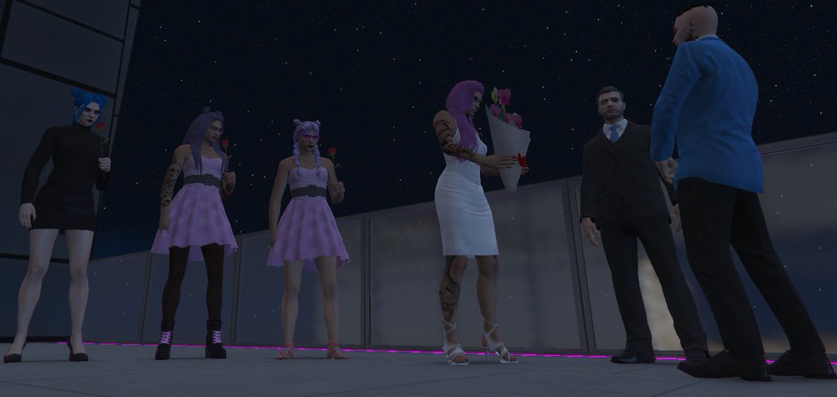lustrious02's tweet photo. Amelia is now happily married to her husband @iamghxst Was a special night not counting the clowns who tried to kidnap her quickly got a gun to their head thanks to the crip crew. #EverlastRP #CripWedding https://t.co/PhIDjUrqV2