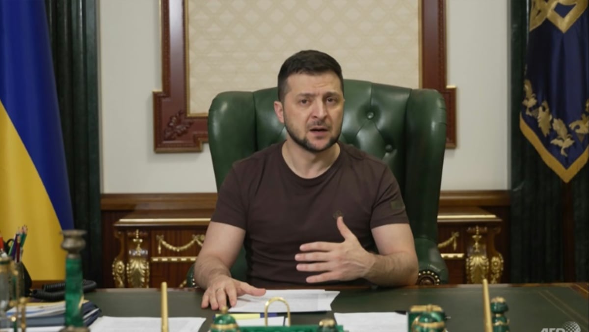 ChannelNewsAsia's tweet photo. Negotiation is only way out of war, Ukraine's Zelenskyy says https://t.co/RIGMdZkvpg https://t.co/8Sm2expEDv