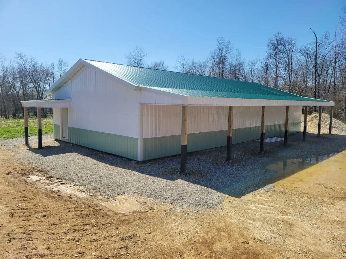 jcarver1985's tweet photo. 30x60x10 4 frame outs 1 man door 8x60 open shed 6x8 open porch 1ft Finished overhang and Wainscoting built in Summer Shade KY.
#JCPromotions #PoleBarns #PostFrameBuildings #SummerShadeKY https://t.co/C810bSfi8a