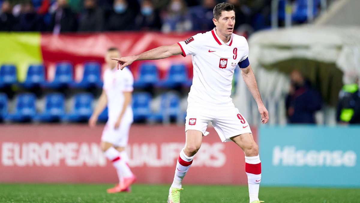 TotalPLFootball's tweet photo. Robert Lewandowski on Poland's boycott of #RUSPOL: 💬
"I'm the captain, so I started calling all the guys as I wanted to get their opinion. It was different for some, because we have a few who play in Russia. But for majority of us, we agreed not to play the Russia game."
(TVN) https://t.co/fC2VXvMnEr
