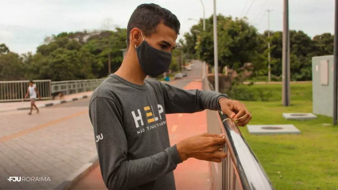 fjuroraima's tweet photo. Na manhã deste sábado (19), os voluntários do projeto Help foram às ruas para levar uma palavra de superação. Confira um pouco da ação 😉🔝 #HELP #FJURR #VemPraFju https://t.co/z0z9JFuUD3