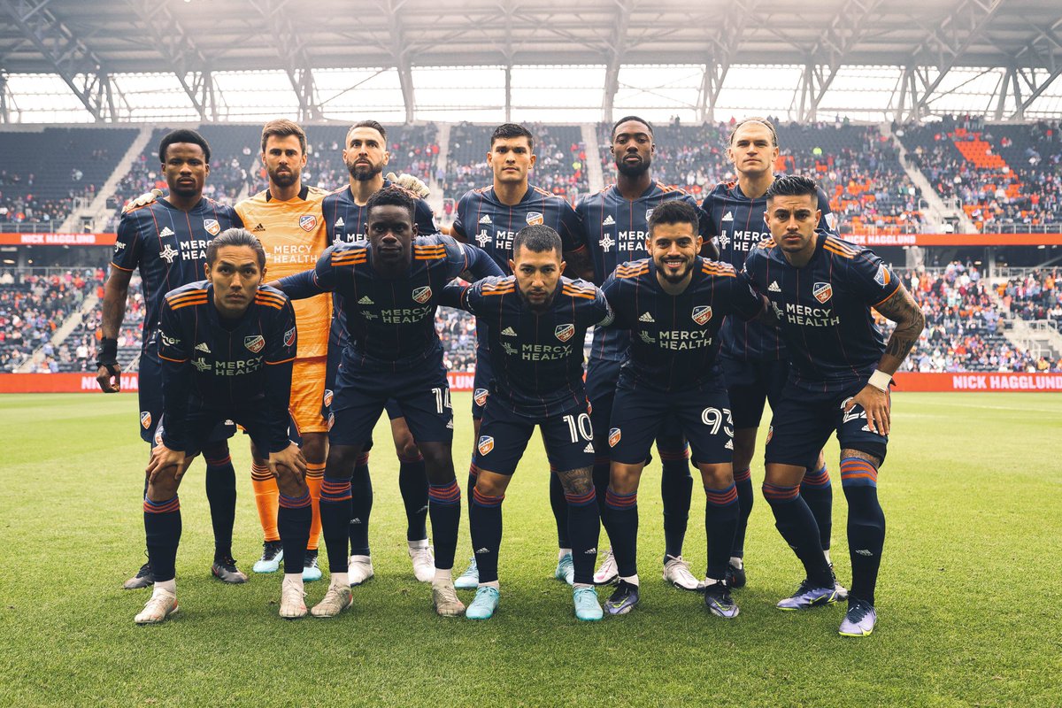 MatchRoomSM's tweet photo. Understanding #ShirtSponsorship.

The #sponsoring brand on the shirt of a #footballclub WANTS to SEEN and not COVERED. 

#Branding
#SponsorshipActivation
#BendelInsuranceFC
#Football https://t.co/J9FN8C2NyO