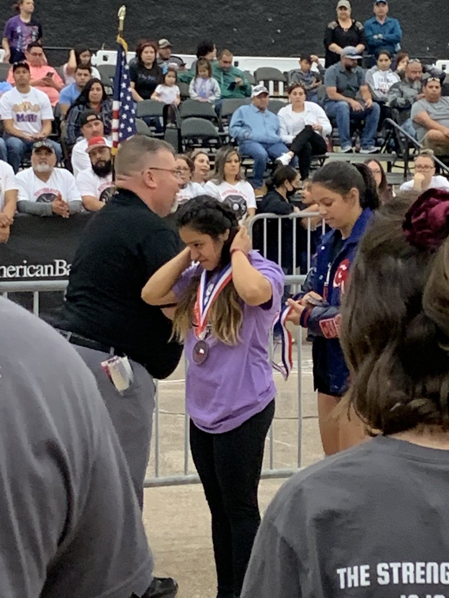 What a great 2022 season! Tons of PRs, 8 Regional Qualifiers, 4 State Qualifiers, &amp; a 3rd place finish at State by <a href="/CarinaMata8/">Carina Mata</a>. Thank you to all this season Bearcat lifters, you have raised the expectations &amp; thank you to our 3 seniors for laying the foundation!