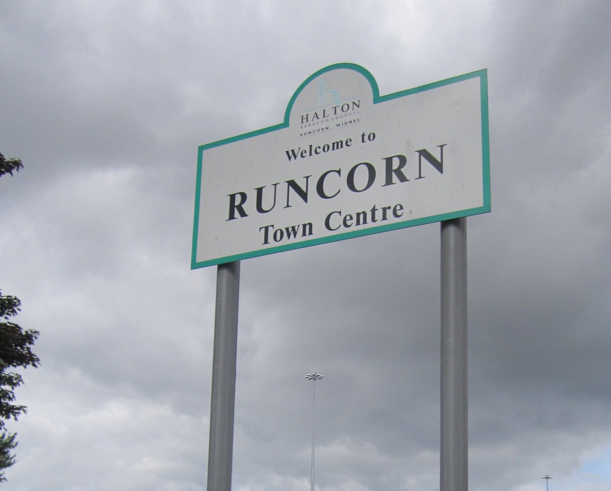 GoldenVision90's tweet image. Why the 2026 FIFA World Cup should be held in Runcorn 🧵