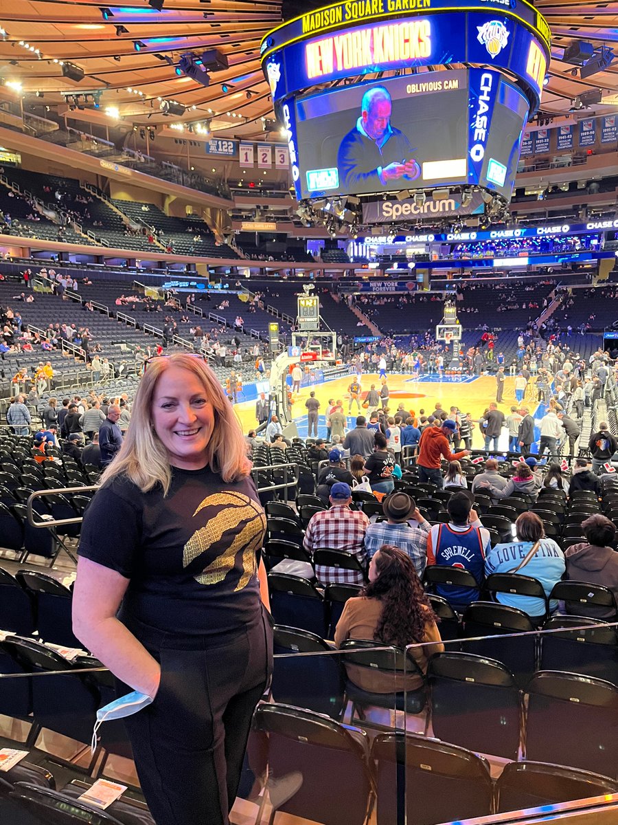 Rishwd's tweet photo. Ready to watch! #nykmsg https://t.co/CROuhBDfWc