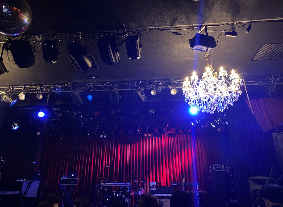 SGood301's tweet photo. 昨日はこちらで💁♀️
シャンデリアキレイだったな✨会場の温かい雰囲気ときめ細かいファンサも感謝☺️それにしても良く踊った…いつもだけど😂
#SiMA
#meiyo
#DeepSeaDivingClub
#サムタイムス
#GREENSPARK https://t.co/GNICRZ08rY