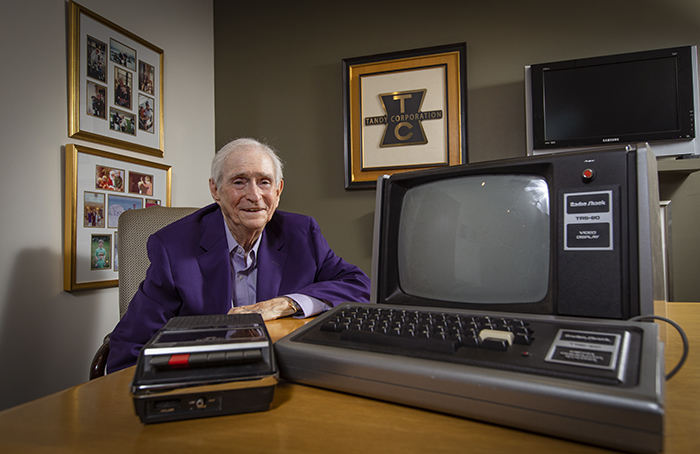 MallisonPhoto's tweet photo. So sad to read of the death of John V. Roach II. He was former Tandy CEO, TCU board chairman and one of the pioneers of personal computers. I’m happy I got to spend some time with him last summer. It was a fascinating afternoon. Rest in peace sir. https://t.co/tQyN7hqj9I https://t.co/mRm1L9SidZ