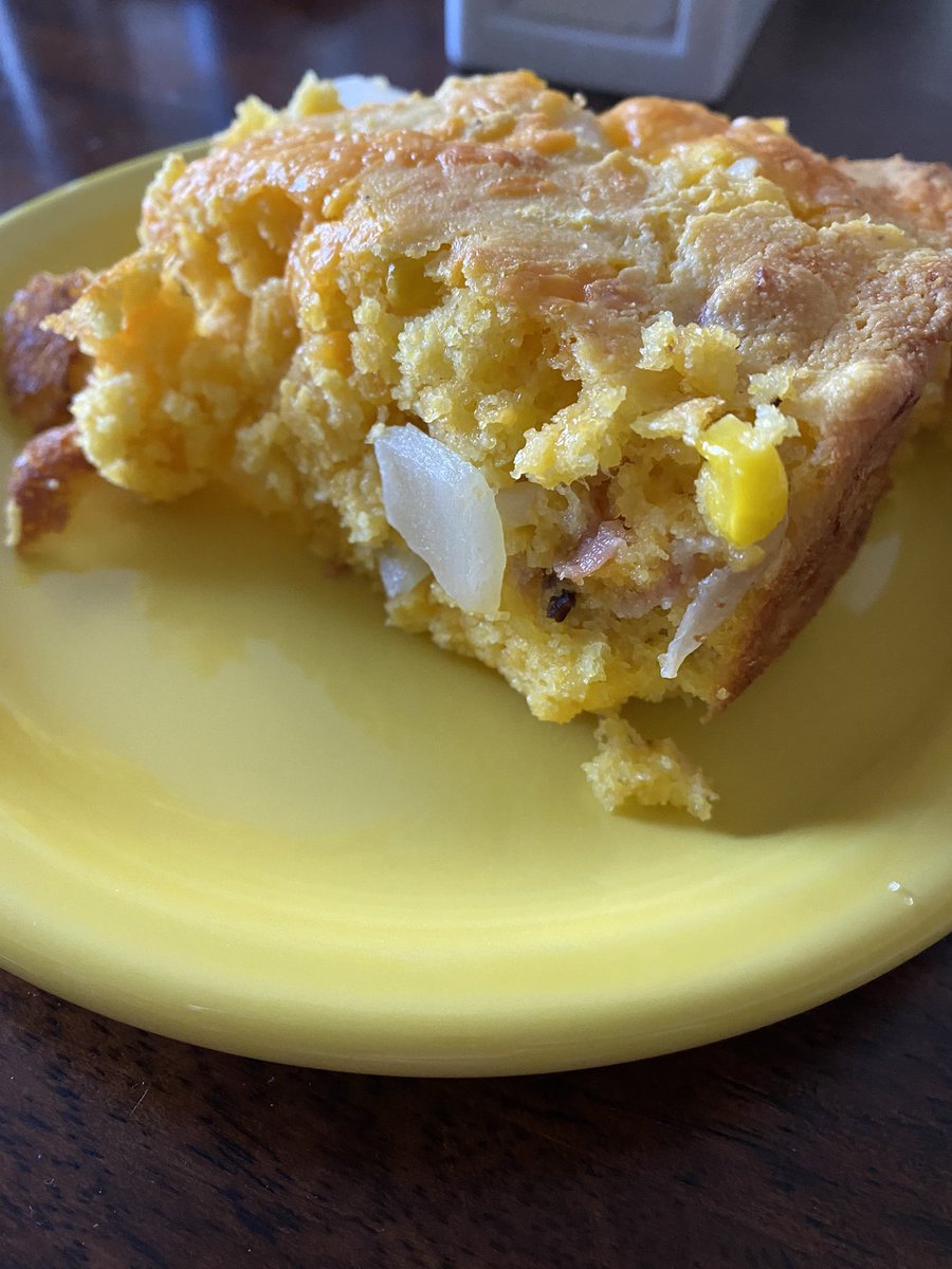 FoodwithJackieO's tweet photo. Southern skillet cornbread. Great with butternut squash soup. #soup #cornbread #southerncornbread @lodgecastiron #sundaydinner #dinner https://t.co/LLlbhbRFRF