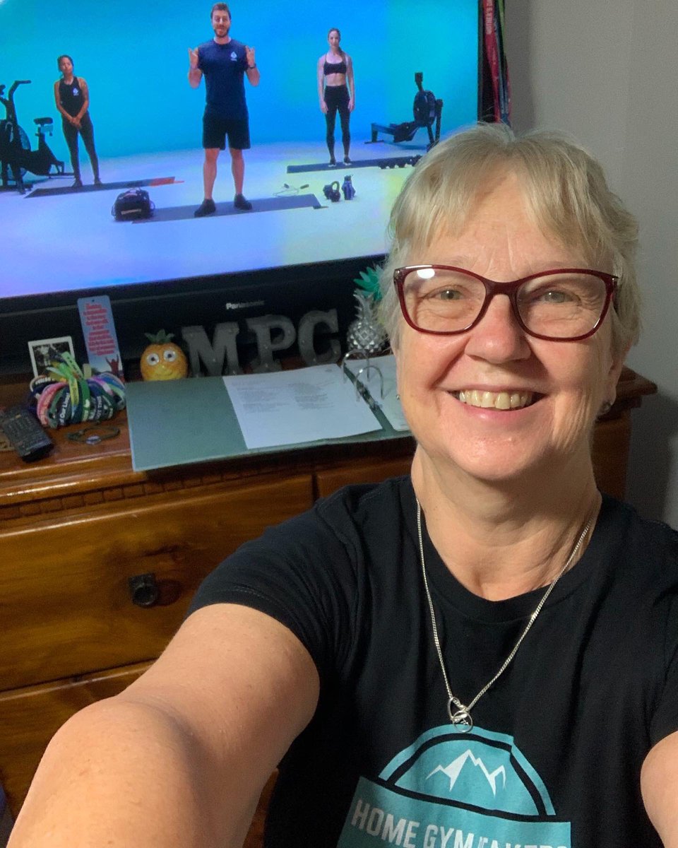 lesley210756's tweet photo. Never miss a Monday! The last Cycle of Month 2 started today with Session 1 completed ✅ Boofy again telling me to hurry up and take him for a walk. #MPC2022 #aussiepeakers #dogsofmpc @SamHeughan @MyPeakChallenge @CoachValbo https://t.co/zKFn9p7iHc