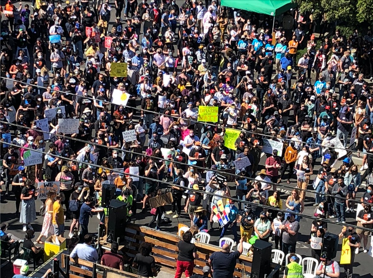 joeytainment's tweet photo. 1000+ Animation Workers showed up in Burbank today to demand a fair deal from the AMPTP. If I was the studios seeing this many people THIS fired up, I'd be a little worried right now.
#Rally4Animation #NewDeal4Animation #PayAnimationWriters #StoryCraftUnite #EqualPay4EqualPaint https://t.co/0s3FbTuFVt