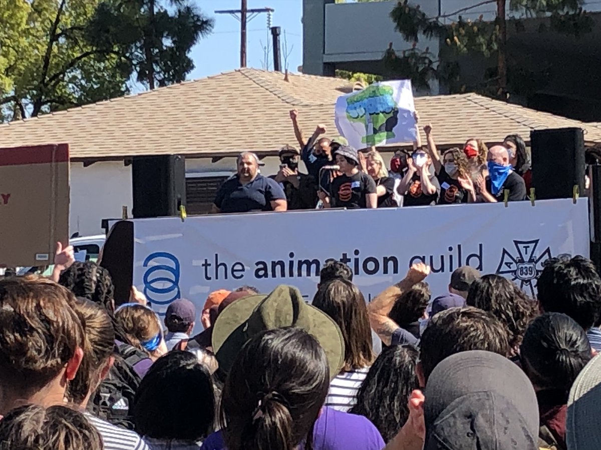 joeytainment's tweet photo. 1000+ Animation Workers showed up in Burbank today to demand a fair deal from the AMPTP. If I was the studios seeing this many people THIS fired up, I'd be a little worried right now.
#Rally4Animation #NewDeal4Animation #PayAnimationWriters #StoryCraftUnite #EqualPay4EqualPaint https://t.co/0s3FbTuFVt