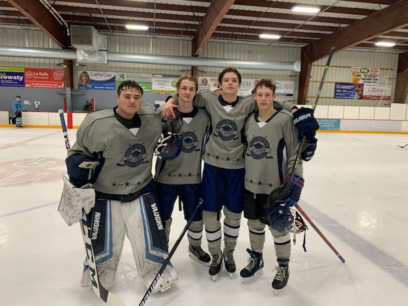 Papa_Berr's tweet photo. 👏 Congratulations "men"! Way to rep the @SelkirkRoyals 👑 today at the @OfficialWHSHL ASG 🌟🌟 🌟 🌟! Proud of you son! 👊

#Royalty #4Life #4theCrown #ProudDad https://t.co/Z4aE4eGpuJ