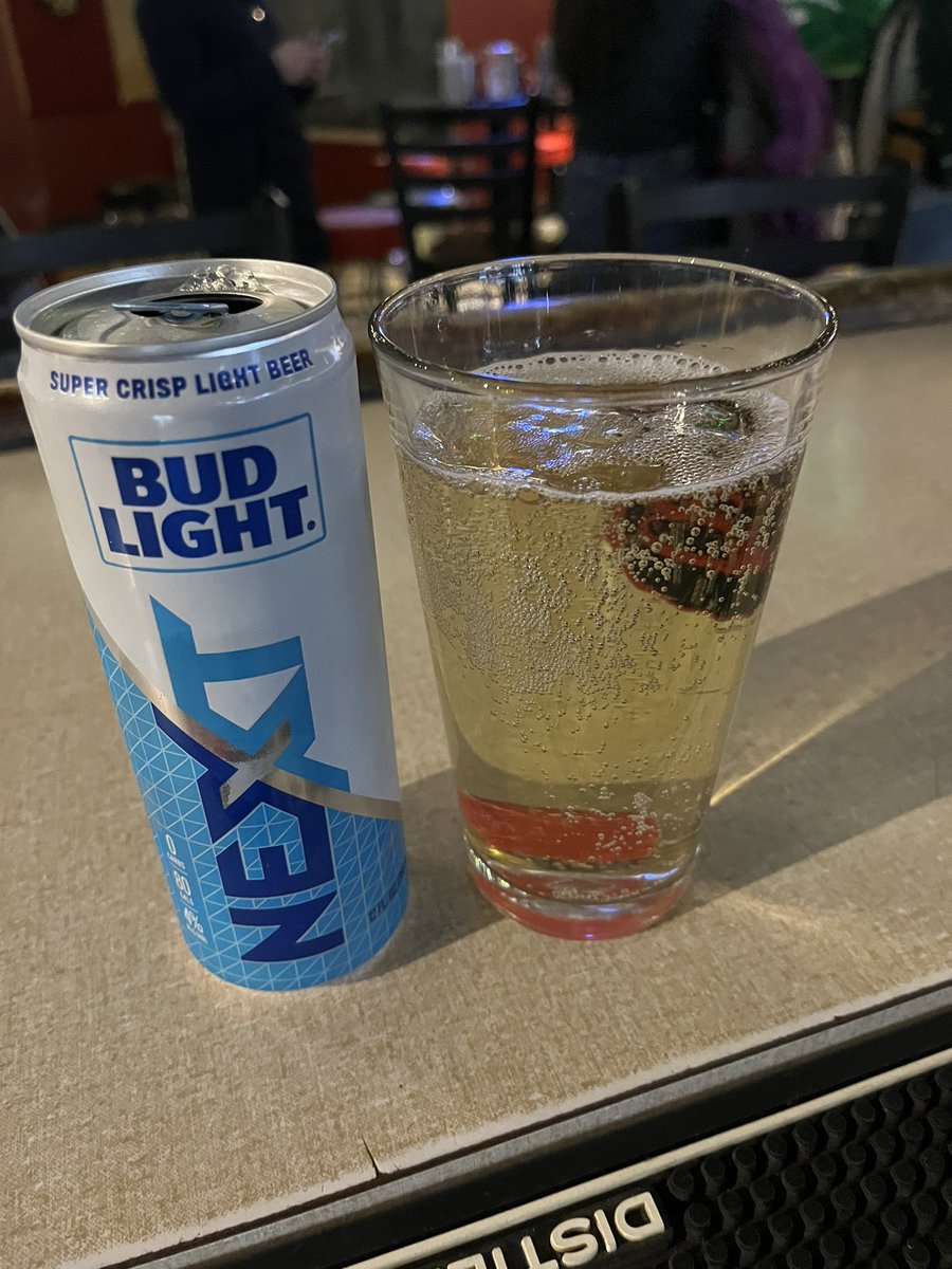 NiseiLounge's tweet image. After people tried to drink all the fruity seltzers last night we’ve gone next level and thrown 2-3 Jolly Ranchers into Bud Light Next. You should try it!