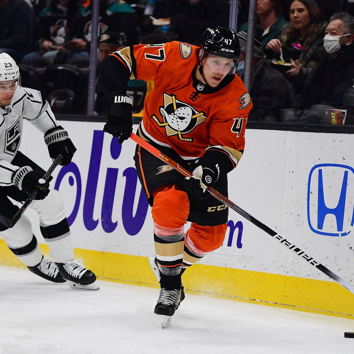 sandropacheco71's tweet photo. The #BostonBruins didn't waste any time securing their newest acquisition for the long term, #Signing defenseman #HampusLindholm to an eight-year #ContractExtension carrying a $6.5-million #CapHit on Sunday March 20, 2022. #NHL #MakingHistory #Congratulations #NHLBruins https://t.co/F1mpVRDCn9