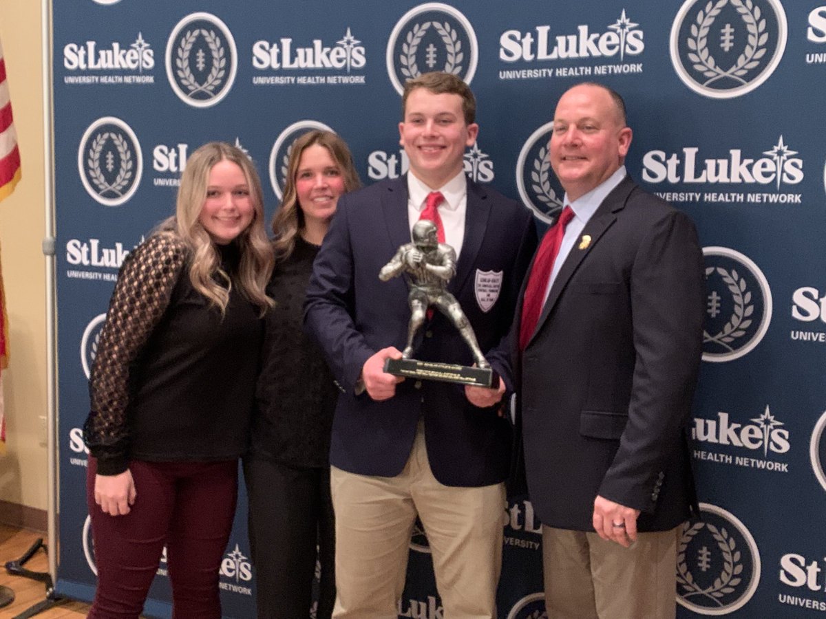 Pubsportsboss's tweet image. Schuylkill County football scholar-athlete Jake Hall ⁦@_jakehall__⁩ and his family