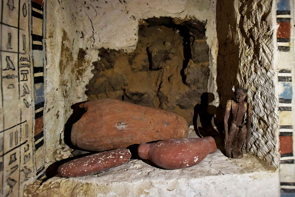 Bennu's tweet photo. PHOTO GALLERY: A tour inside one of the discovered Pharaonic tombs in Saqqara: https://t.co/vrlP7LOPoH https://t.co/6vNvaU8pJA