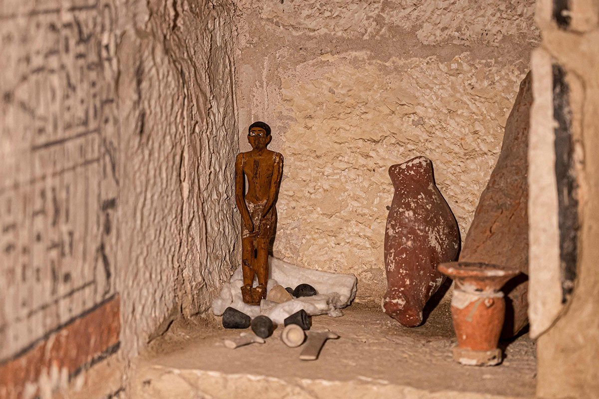 Bennu's tweet photo. PHOTO GALLERY: A tour inside one of the discovered Pharaonic tombs in Saqqara: https://t.co/vrlP7LOPoH https://t.co/6vNvaU8pJA