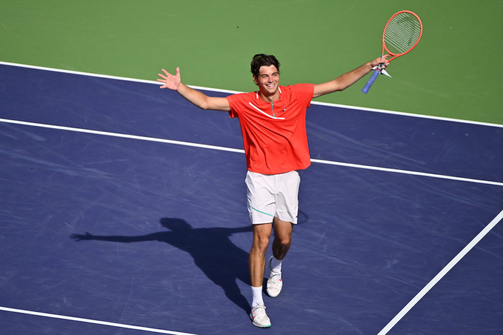 josemorgado's tweet photo. California Kid Taylor Fritz ends Rafael Nadal's 20 matches winning streak, beating the 21 times GrandSlam champ 6-3, 7-6(5) to win his first career ATP Masters 1000 title in Indian Wells.

First US player to win a M1000 since Miami2018.

First to win the ATP draw in IW since 2001 https://t.co/OjfokPxR5X