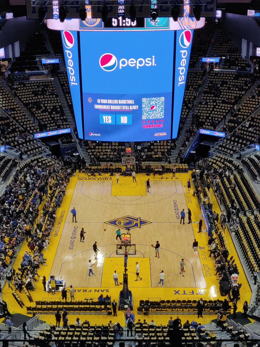 mmg2323's tweet photo. At my first ever NBA game @AndyKHLiu @samesfandiari #LightYearsPod https://t.co/bmbNFrNkS7