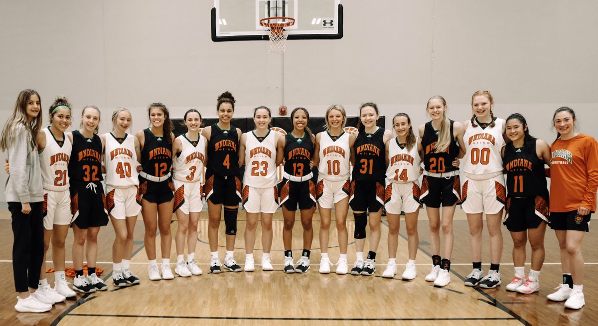 CoachTJPerry's tweet photo. This weekend showed all our coaches how much this group &amp; teams CARE!!!  They all brought their A+  effort &amp; interest while playing ⬆️   Both made Final 4 including for the 1st time a FUN Semifinal with 🍏vs🍊 to advance.   2 Teams 1 Goal #Together #LeaveNoDoubt @IndianaEliteWBB https://t.co/efyJojWq7v