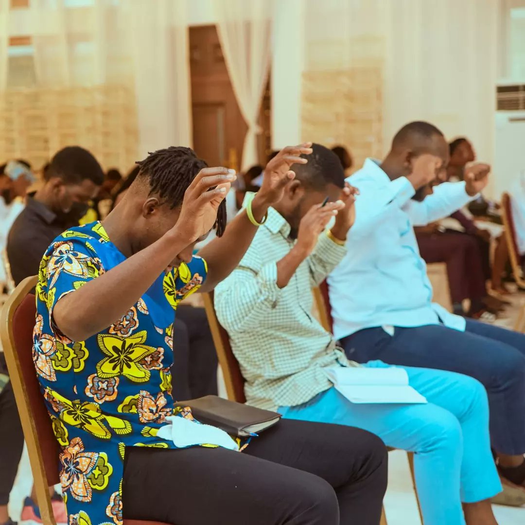 iampako3's tweet photo. Don't live your life according to the limitations of other men #pastorchrislive 

#sundayvibes @EmbassyCreation #hsls https://t.co/UEMQ3EaWlr