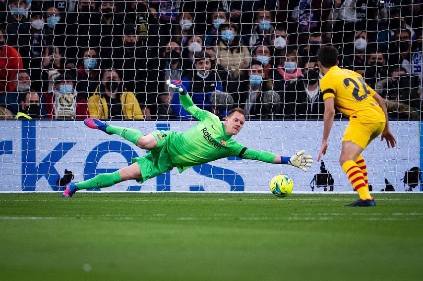mterstegen1's tweet photo. This is the way to go. A proud night in the Bernabéu 💪🏻💪🏻🔵🔴 @FCBarcelona https://t.co/dPiWL00GAq