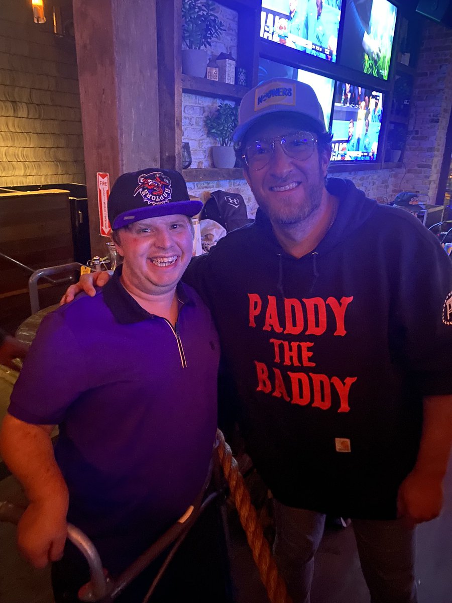 billybob2535's tweet photo. Everyone at @barstoolsports are some of the coolest nicest people I’ve ever met @stoolpresidente @BarstoolBigCat @PFTCommenter @PMTsportsbiz @Return_Of_RB  thank you for the awesome night!#vivalastool #Razorbacks #ivegotarkansas https://t.co/8XSZVh75Cg