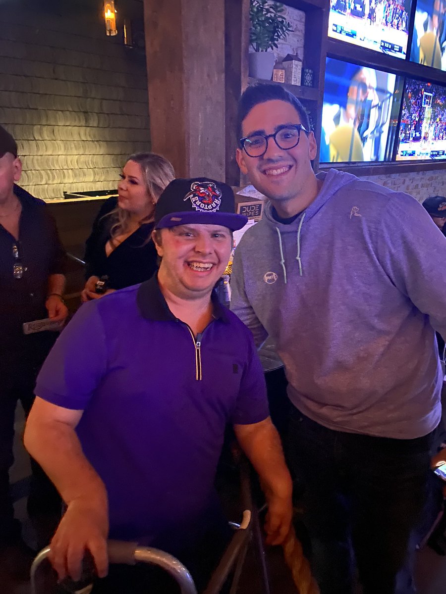 billybob2535's tweet photo. Everyone at @barstoolsports are some of the coolest nicest people I’ve ever met @stoolpresidente @BarstoolBigCat @PFTCommenter @PMTsportsbiz @Return_Of_RB  thank you for the awesome night!#vivalastool #Razorbacks #ivegotarkansas https://t.co/8XSZVh75Cg