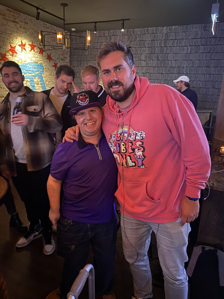 billybob2535's tweet photo. Everyone at @barstoolsports are some of the coolest nicest people I’ve ever met @stoolpresidente @BarstoolBigCat @PFTCommenter @PMTsportsbiz @Return_Of_RB  thank you for the awesome night!#vivalastool #Razorbacks #ivegotarkansas https://t.co/8XSZVh75Cg