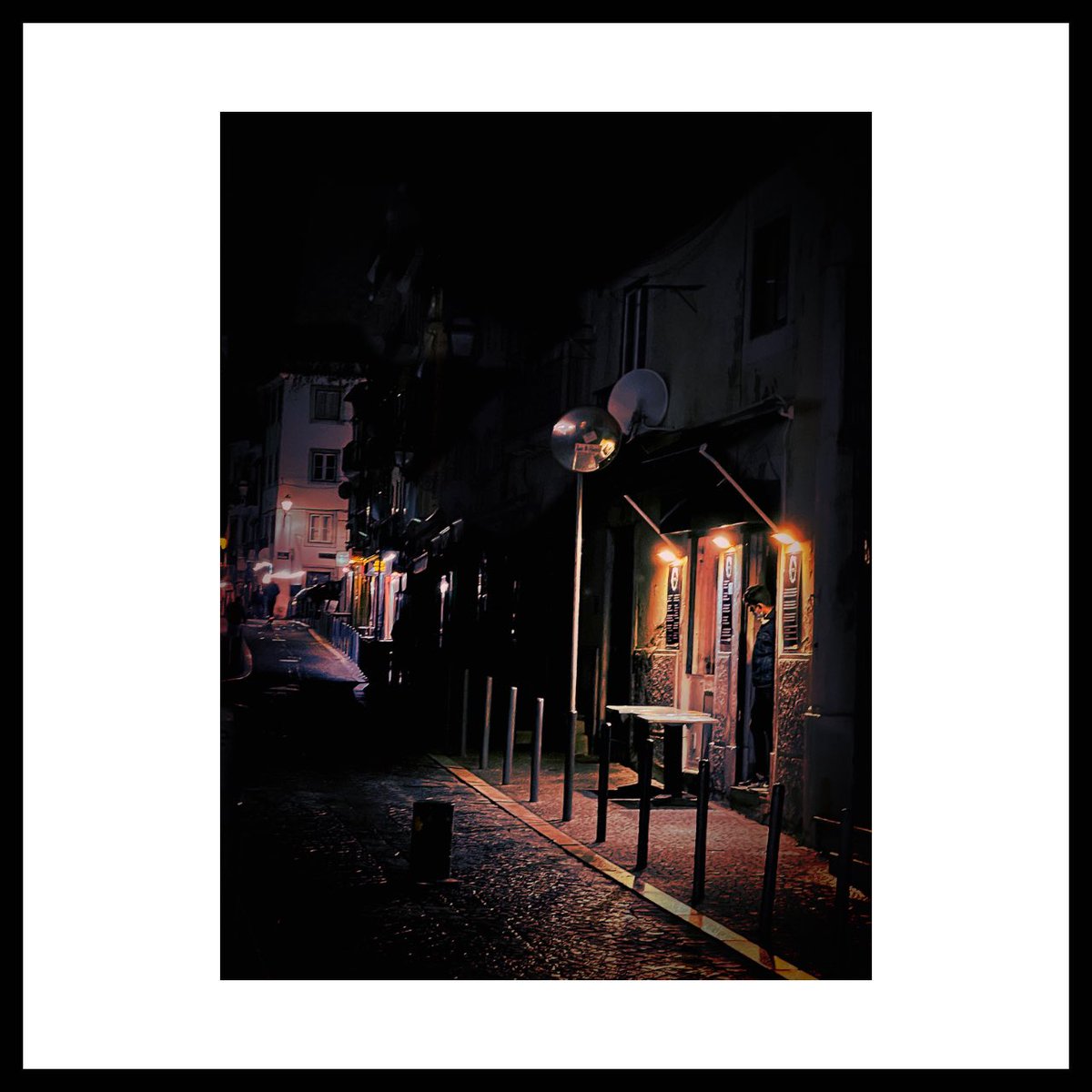 adamacraig's tweet photo. Last orders #timetogohome #latenightlisbon #potugal #streetphotography #iphonography #landscpephotography #dop #lightingcameraoperator https://t.co/wuebuqGBvN