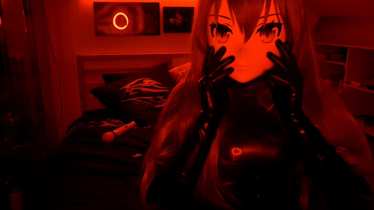 kig_nero's tweet photo. OMG we are already more than 300 🥳🎉! Thank you very much, i love you ♥! Little gift to thank you!😏 #Kigurumi #Latex https://t.co/NHREPTzFcL