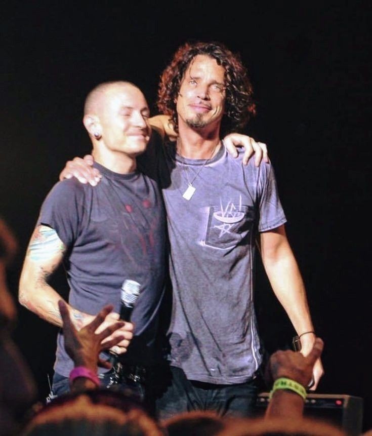 timmyycornell's tweet photo. Happy birthday @ChesterBe <3
#ChesterBennington #ChrisCornell https://t.co/DgPT28a41t