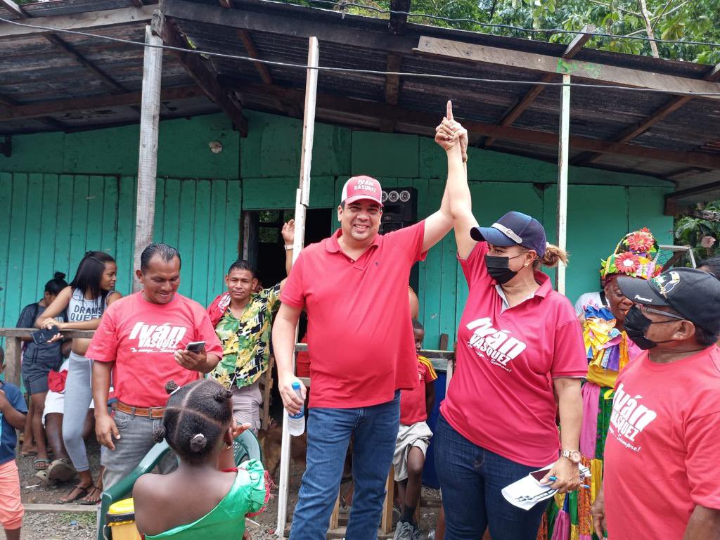 Hicimos un recorrido en el sector de La Esperanza, junto a copartidarios vecinos del lugar, promoviendo nuestra propuesta para la junta directiva de corregimiento del PRD.
#DirectivaVota1