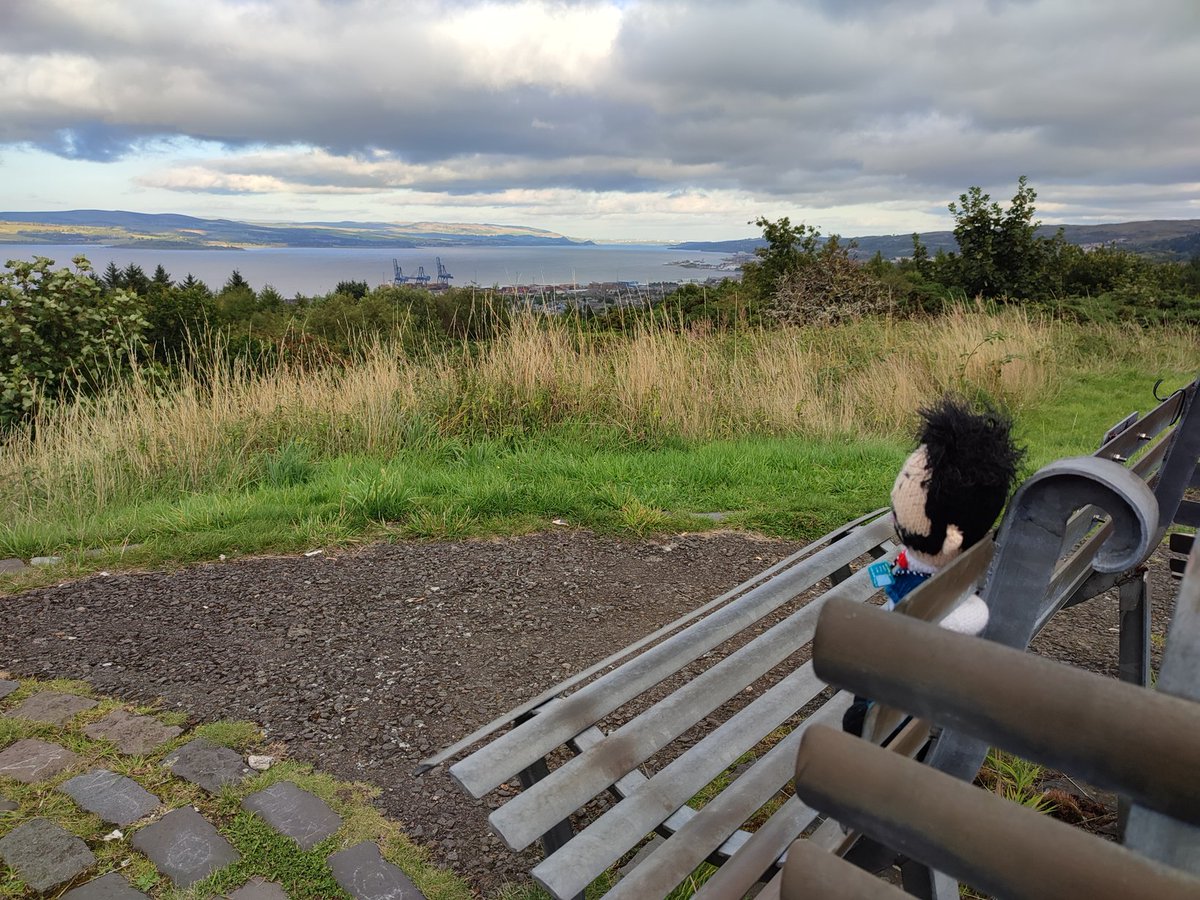 floodqueenGB's tweet image. I took their knitted versions there on my first visit back in August.... And then came back early from Arran to enjoy it again in the sun!