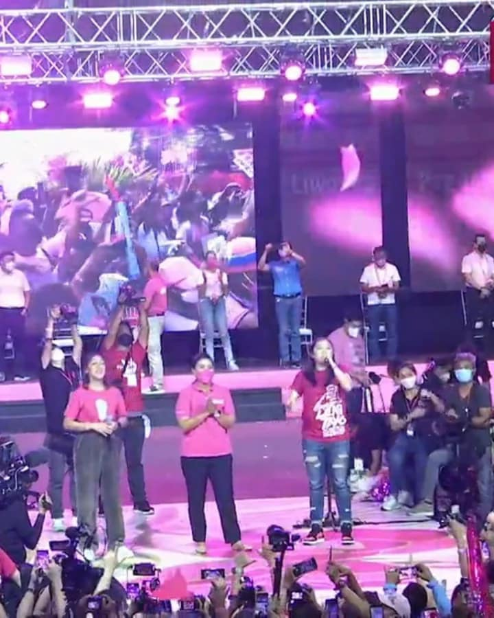 francbeingfrank's tweet photo. Karangalan ang makatulong sa pangangampanya ni VP @lenirobredo 

Gawa ko yung rose illustration sa ramp! Biglaan, pinagpuyatan, walang bayad, pero masaya kong ginawa,  kasi alam kong asa tama kami!

Let's all do our part. TARA, IPANALO NA NATIN 'TO! #LENIKIKO2022 #PASIGLABAN https://t.co/ZxiVa8voEQ