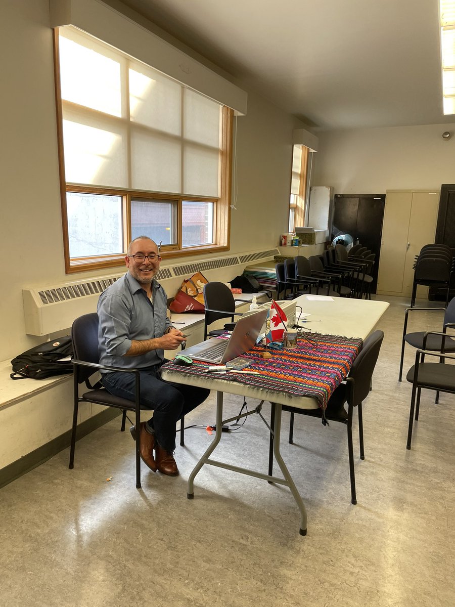 ConsGtVancouver's tweet photo. @ConsGtVancouver @MinexGt agradecen a los guatemaltecos voluntarios de la organización CANGUA por su valioso apoyo para la realización del Consulado Móvil en Calgary, Alberta, Canadá. 
🇬🇹 Guatemaltecos apoyando a Guatemaltecos en Alberta, Canadá! 🇨🇦
#AccionesQueTransforman https://t.co/7hfFnsyyXl