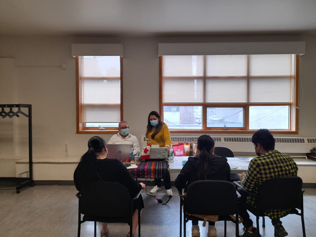 ConsGtVancouver's tweet photo. @ConsGtVancouver @MinexGt agradecen a los guatemaltecos voluntarios de la organización CANGUA por su valioso apoyo para la realización del Consulado Móvil en Calgary, Alberta, Canadá. 
🇬🇹 Guatemaltecos apoyando a Guatemaltecos en Alberta, Canadá! 🇨🇦
#AccionesQueTransforman https://t.co/7hfFnsyyXl