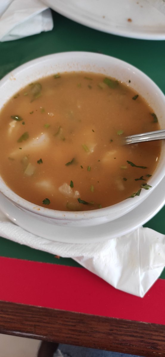 karencabage's tweet photo. El día de hoy fui a comer a  la jaibita mariscos, sucursal centro de Monterrey y que me sale un cucarachillo en el caldo,🤮🤮 por segunda ocasion semana antes fue en un mantel de la mesa que me salio. @SaludPublicaMty  @NlSalud https://t.co/XvG9E32bcN