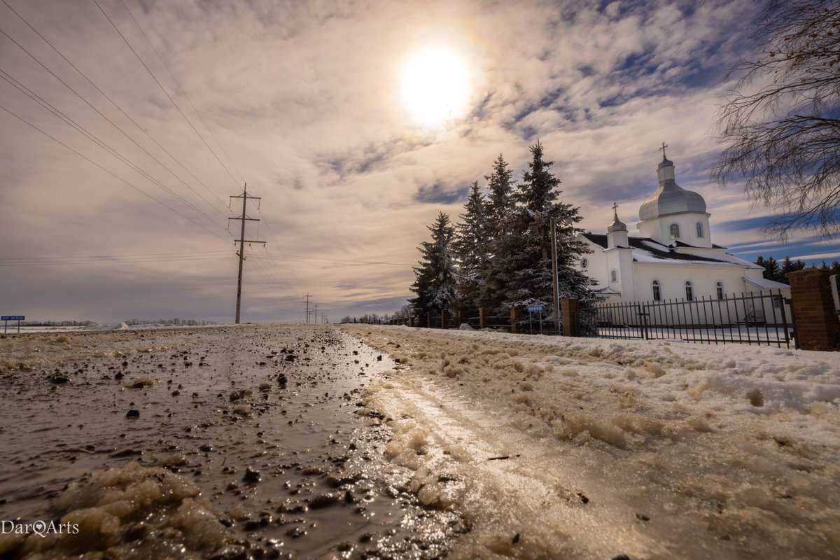 krauze_marta's tweet photo. Such a #magical day. Started as a #winterday and ends as a #springday. #Light fighting #darknesses

#equinox #spring #seasonchange #apringtime #springcoming #springsolstice #alberta #backroads #photography #photooftheday #abweather https://t.co/mW093ksWDl