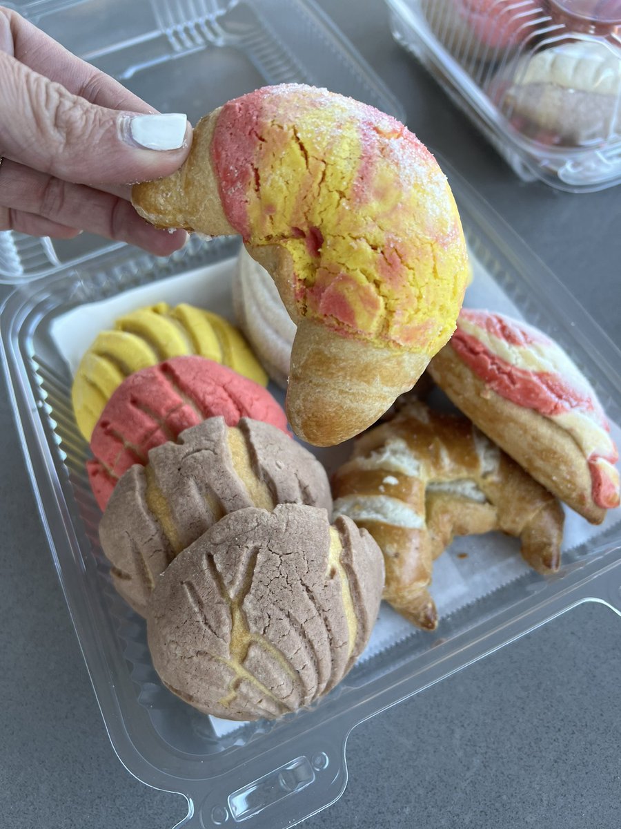 TastingVegasBea's tweet photo. Pan Dulce delivered to your door #lasvegas #vegas https://t.co/YsihfnLViq