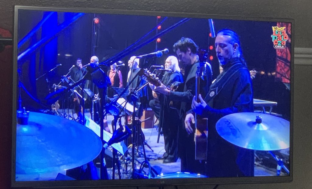 LaCon_Sentida's tweet photo. Una falta de respeto cortar a
@quilapayun @intihistorico Quilapayún e Inti illimani
Pero antes se escuchó claramente
JUSTICIA VERDAD NO A LA IMPUNIDAD !! 👏🏻👏🏻
#VTResLolla
#Lollapalooza #LollaCL https://t.co/JGd66PPrBp