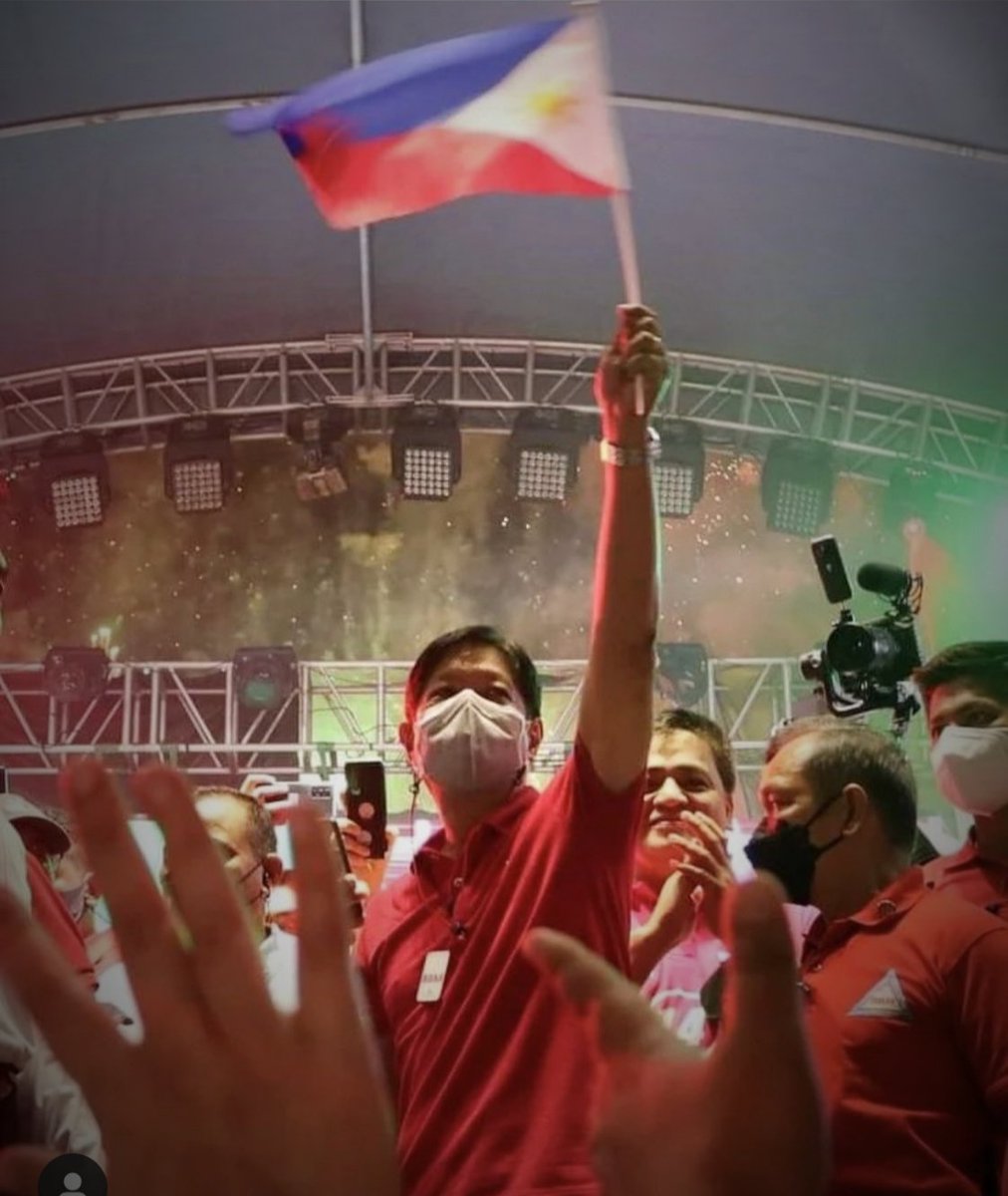 Ako ay Pilipino. Ang iboboto ko para maging Pangulo ng bansa ay yung may pagmamahal, paggalang at buong pagmamalaking nagwawagayway ng opisyal na bandila ng Republika ng Pilipinas, hindi bulaklak, lobo o bandilang pink.

#BBMForPresident2022