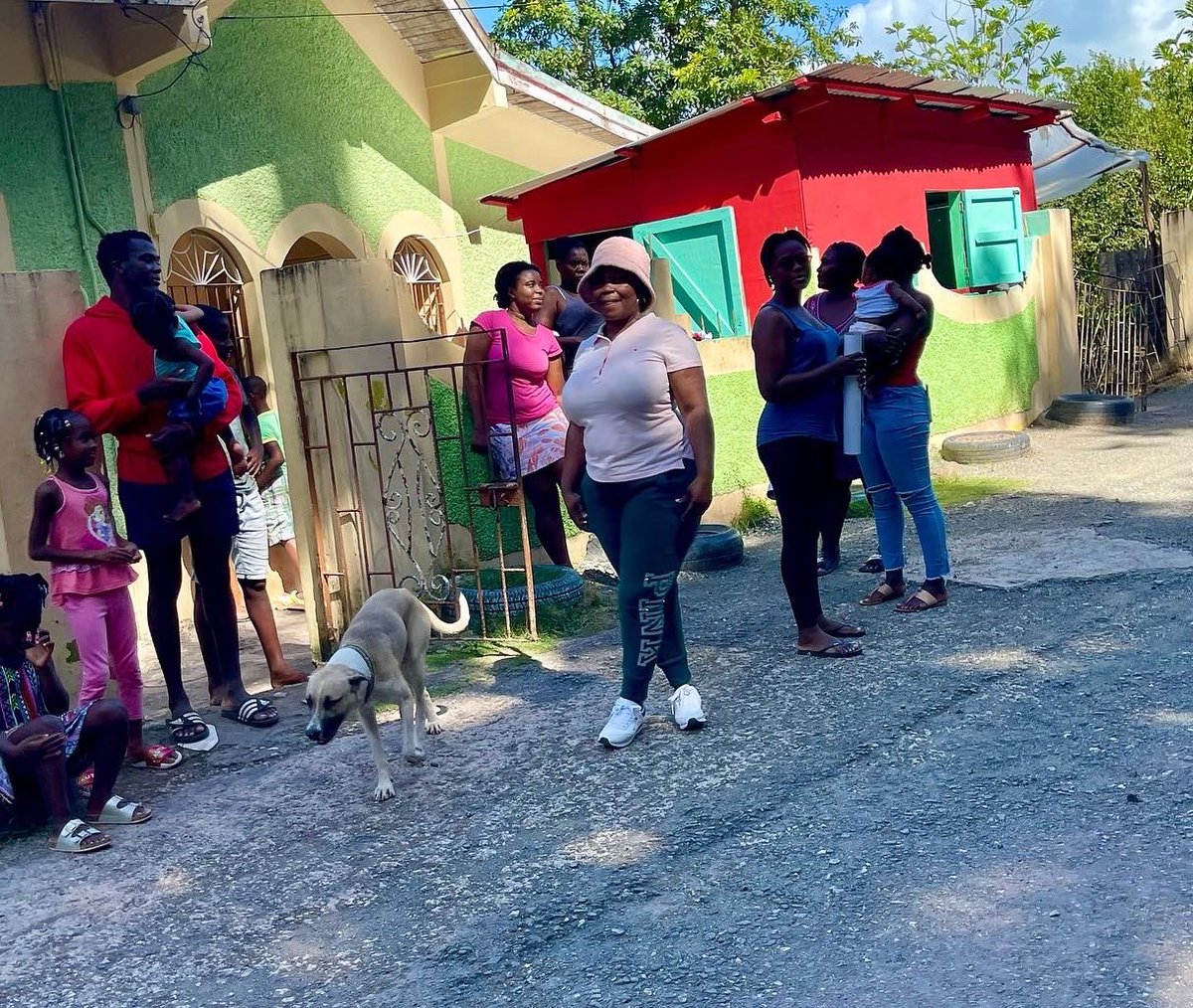 Mjsassy's tweet photo. Outside… with @nordeensmith #bathdivision #eaststthomas💚🇯🇲 https://t.co/YBg8mCxuff