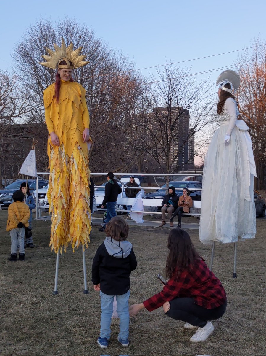 JoannaLavoie's tweet photo. Adorable community fun + spirit tonight at 'Light It Up: An East Toronto Lantern Celebration!'
#GoodbyeWinterHelloSpring 
#LightItUp2022 https://t.co/Bx6YR6Zr3X