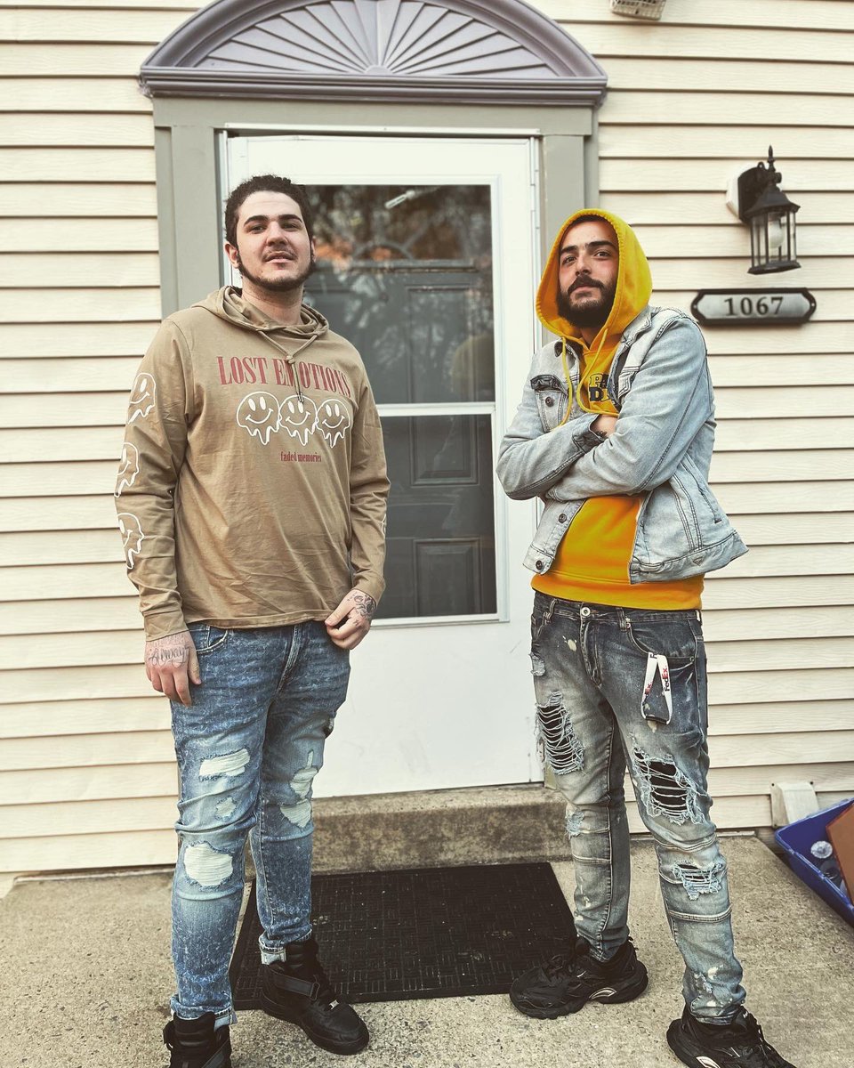 RxSlim_'s tweet photo. Play w my blooda we on ya heels like an anklet I prayed my brother make it out that jam so the lord I thank em ♥️🩸🤘🏽’s up ✌🏽’s up til da world blow you ain’t w us you against us 💯 https://t.co/aVlNdDZEiE
