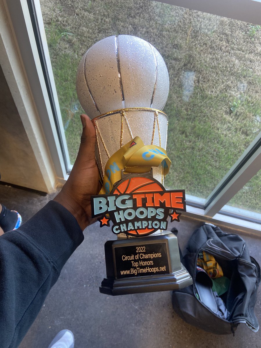 Perfecting the craft good job team Jackson,MS up next ‼️#STORMFAMILY🌪 @bigtimehoopsDMV <a href="/coachkirk318/">Coach Kirk</a>