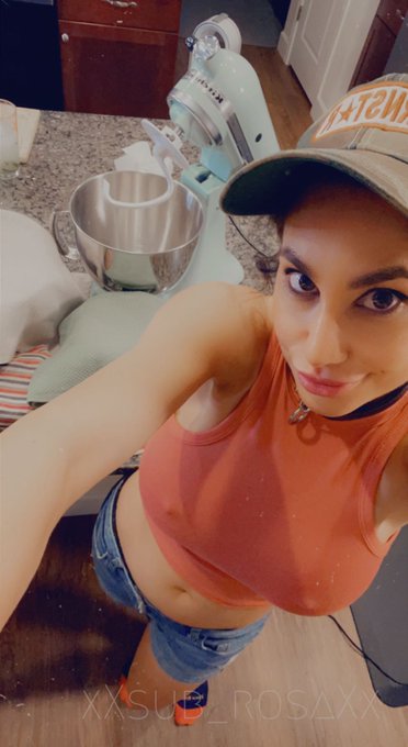 Oh my goodness ⊙０⊙  I don&rsquo;t believe it (⊙ˍ⊙)   Lana&rsquo;s live on Twitch!!! And what else, but baking baguettes<a href="/tag/mvsales"class="tags"><span>#mvsales</span></a>