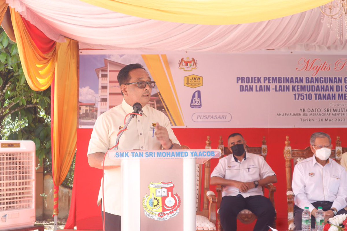 IrMohdSuhaili's tweet photo. Misi penyerahan 250 bil. pojek 2022 dibawah @JKRMalaysia Manakala @JKRKelantan mensasarkan 22 bil. projek untuk diserahkan. Penyerahan 2 bil. projek disaksikan oleh YB DS @Mustapa_Mohamed dan salah satu berjaya diserah pada tarikh CPC 
@JKRMalaysia 
@JKRKelantan 
3/22 hingga kini https://t.co/GIRs00doUy
